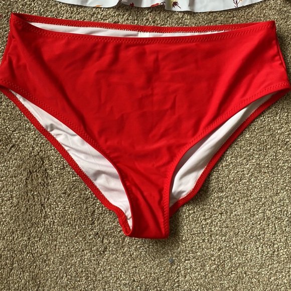 NWT Womens Beachsissi XL Tankini Top, Red & White Floral Pattern w/ Red Bottoms - Picture 3 of 11